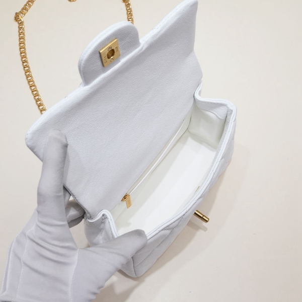 シャネルバッグ角部分ディテール